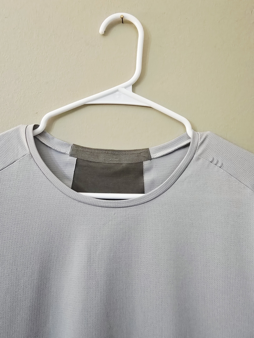 Light Gray Performance Short-Sleeve Men's Shirt Reflective Running - Picture 3 of 6